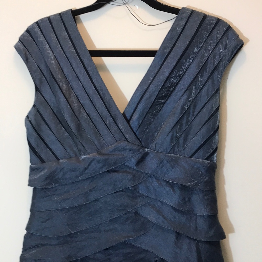 Adrianna Papell Gray V-Neck Dress Size 10